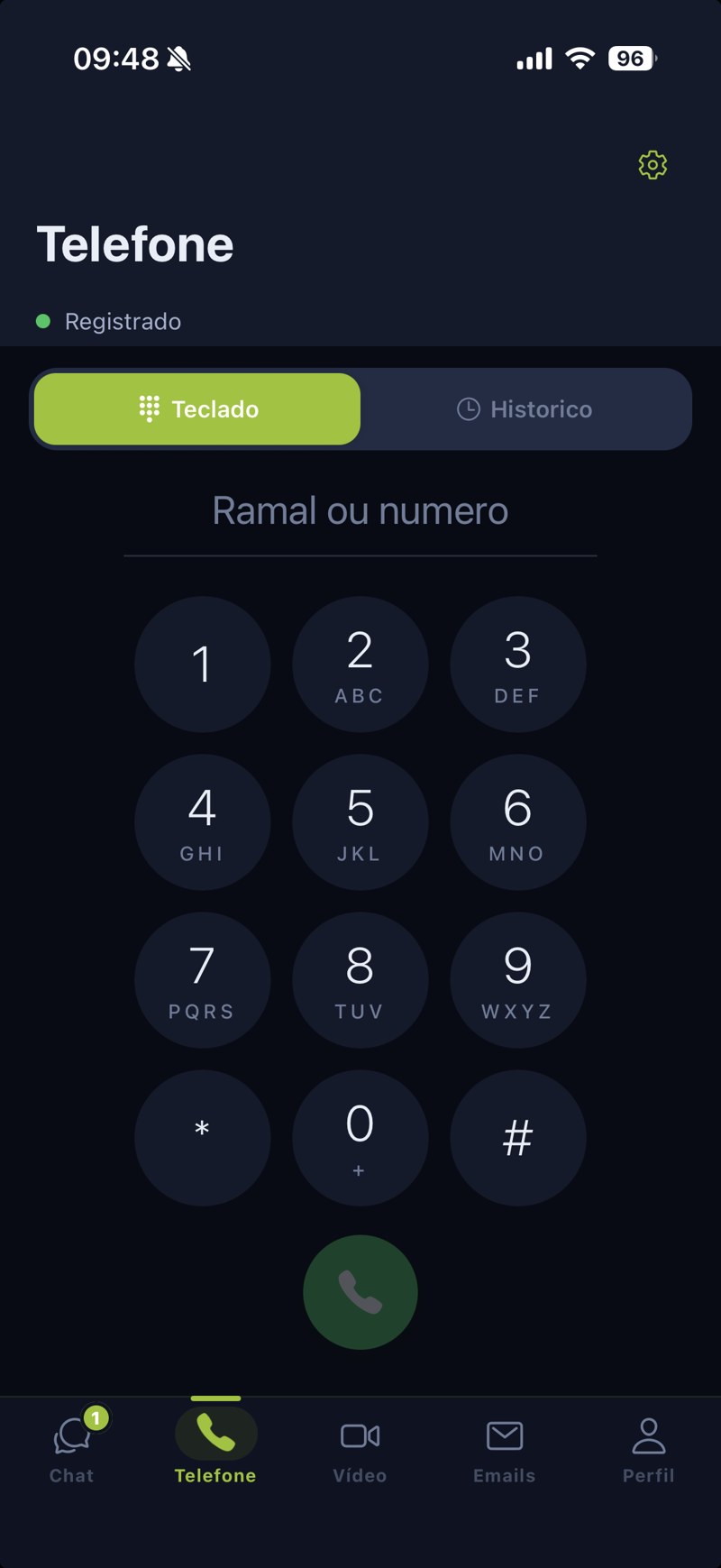 App do Infinity no celular: ramal registrado com teclado de discagem, chat, vídeo e e-mails
